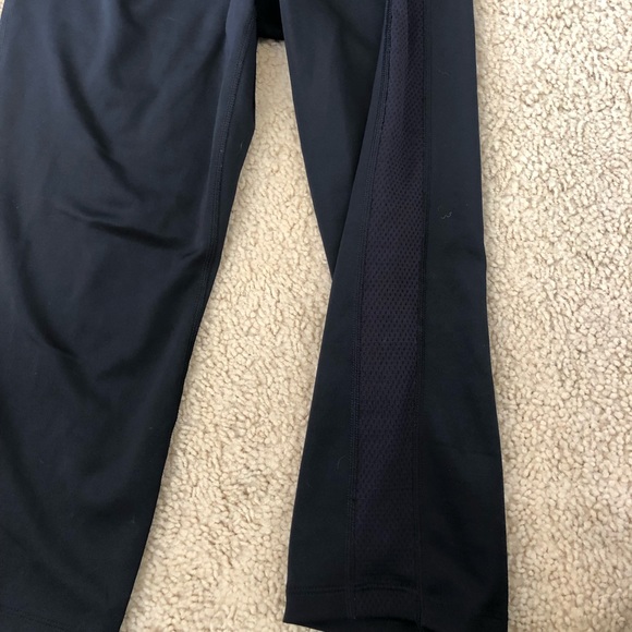 New Balance Black Capri Leggings size M - Picture 3 of 7